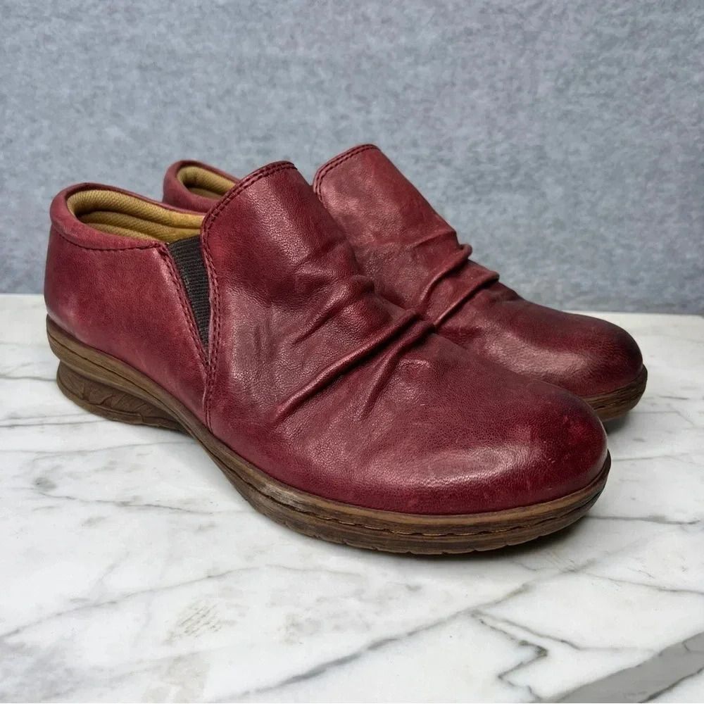 Comfortiva Align Women’s Slip On‎ Leather Shoe Cranberry Red Wide
